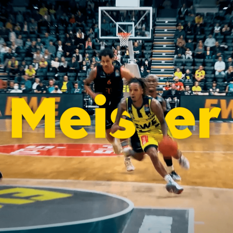 Quadratisches Formatbeispiel der EWE Sponsoring-Clips mit Basketballszene.